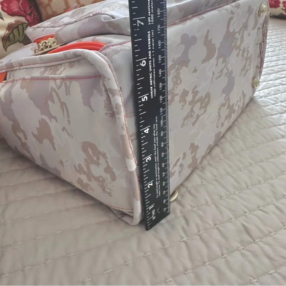 NWT Retired Jujube BFF Camo Convertible Travel Backpack/Messenger Diaper Bag
